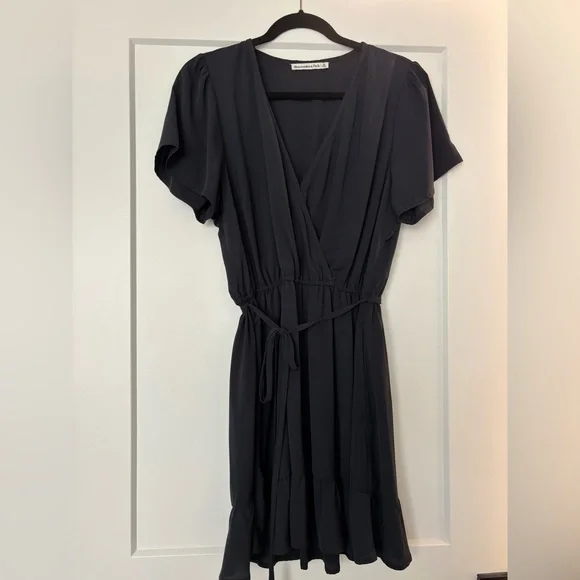 abercrombie short sleeve wrap dress EUC Abercrombie Fitch Dress Short Sleeve Fit and Flare Faux Wrap Floral SZ  XS